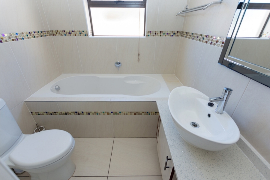 5 Bedroom Property for Sale in Country Club Western Cape